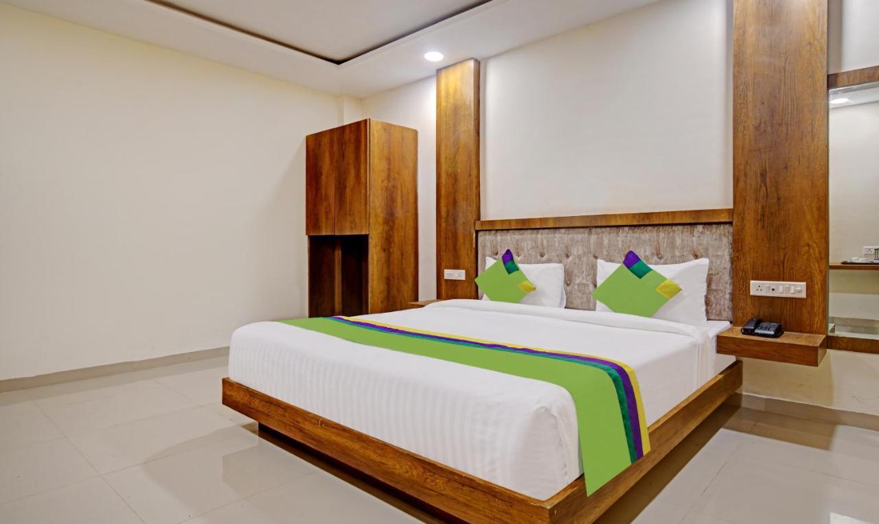 Treebo Royal Empire Indore Exterior photo